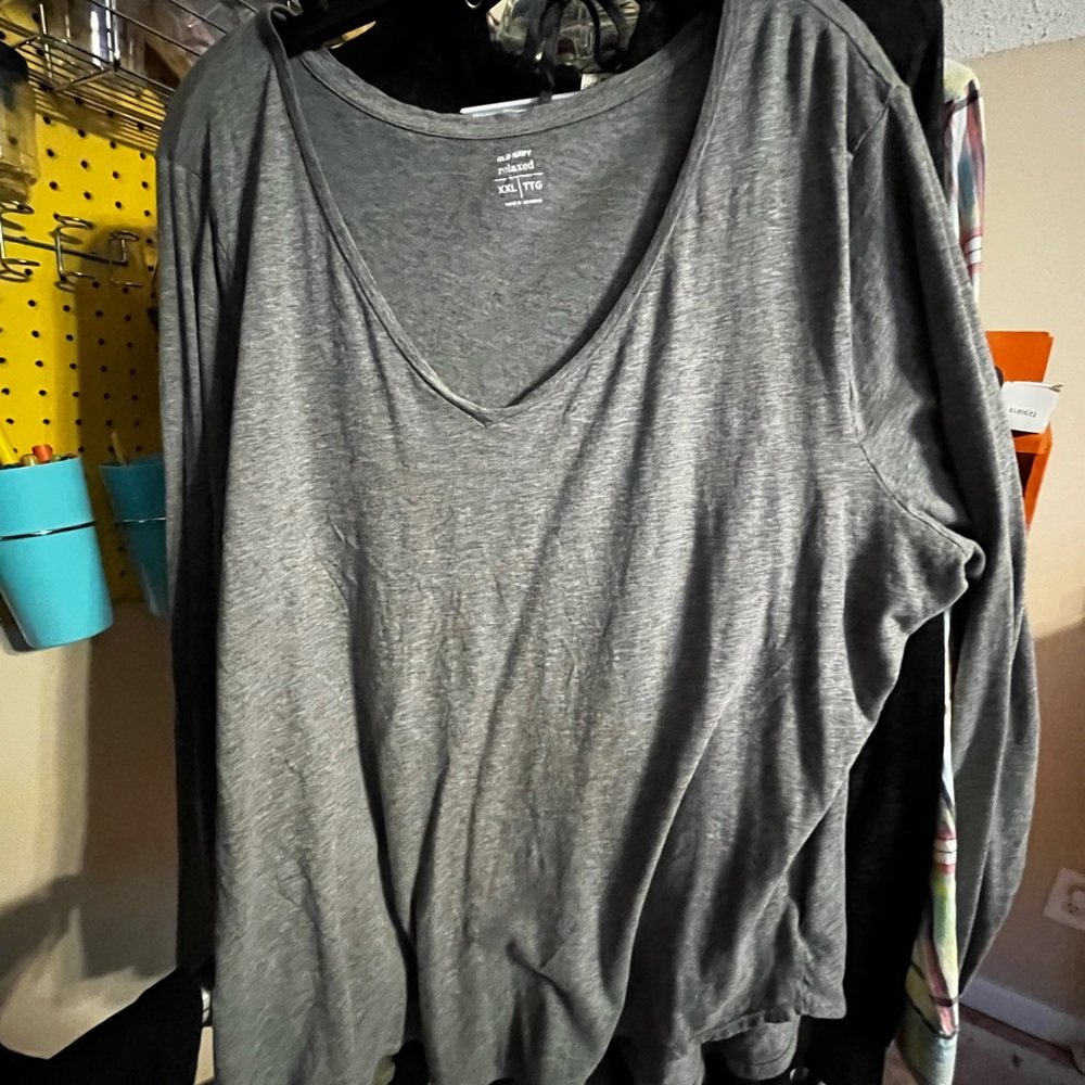 Grey Old Navy long-sleeved shirt